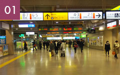 立川駅改札口を出ます。