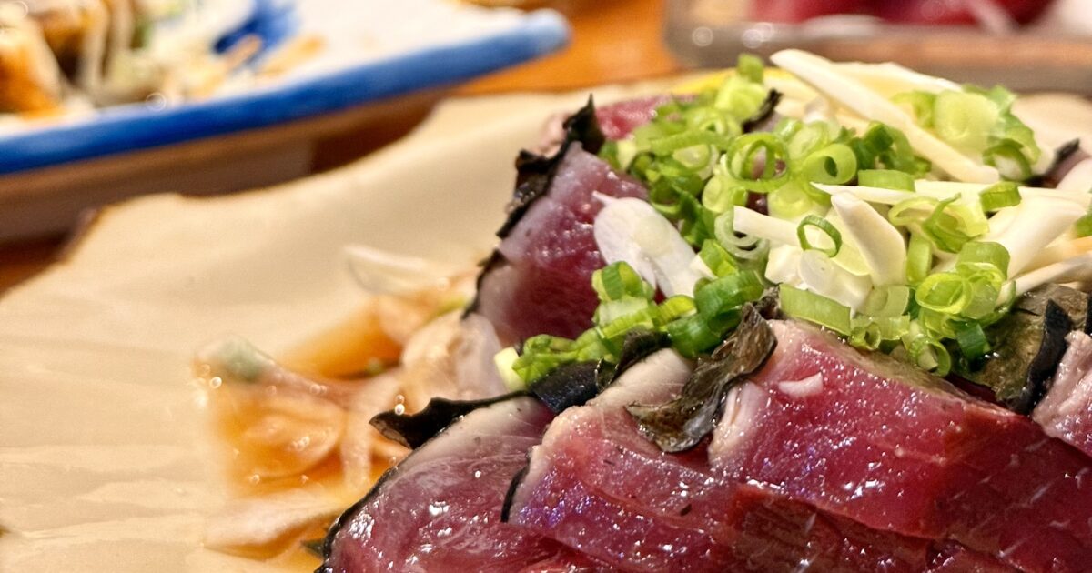居酒屋『源』のカツオとビール